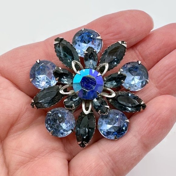 Rhinestone Brooch, Blue, Silver Metal, Riveted, 1950s, 1960s, Glass Rhinestone - Picture 2 of 3